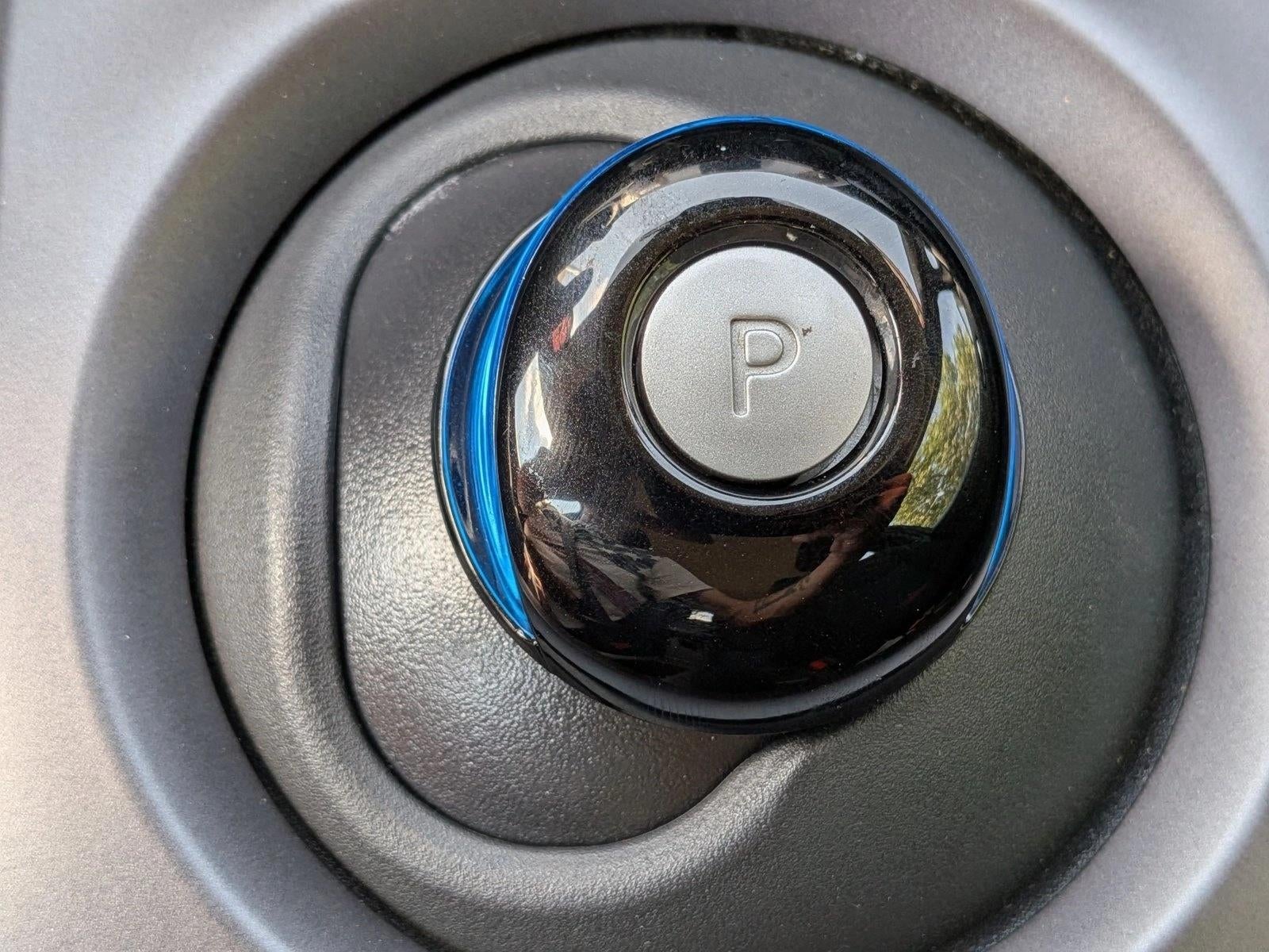 2025 Nissan LEAF S