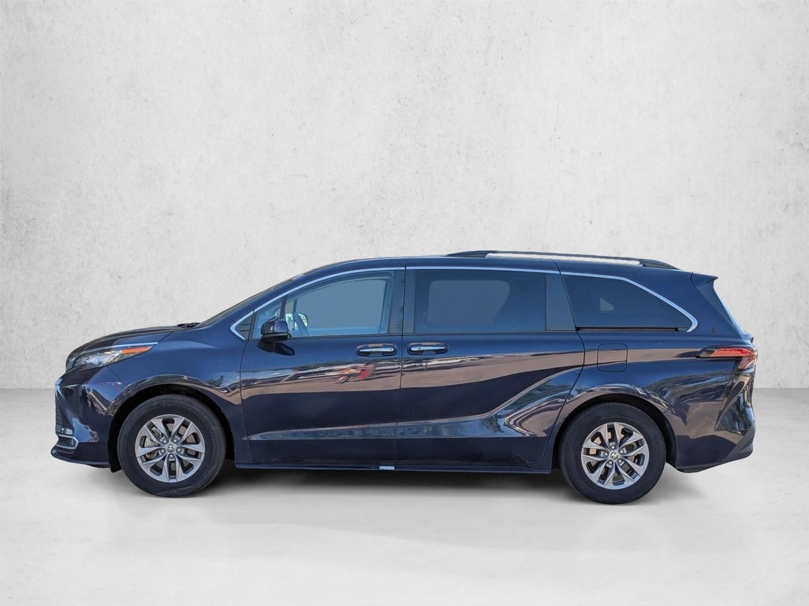 2022 Toyota Sienna XLE